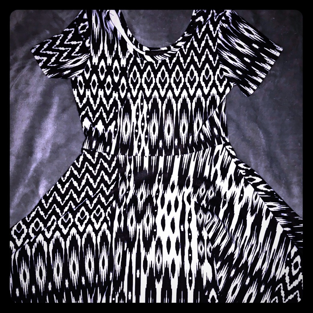 Black and white kids mini dress 🦋